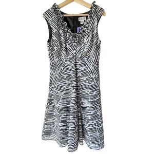 Women's ROBBIE BEE Black & White dress floral formal casual flower sleeveless 8.